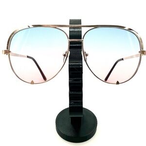 Elegant Gold Aviator Sunglasses with Blue/Pink Gradient Lenses